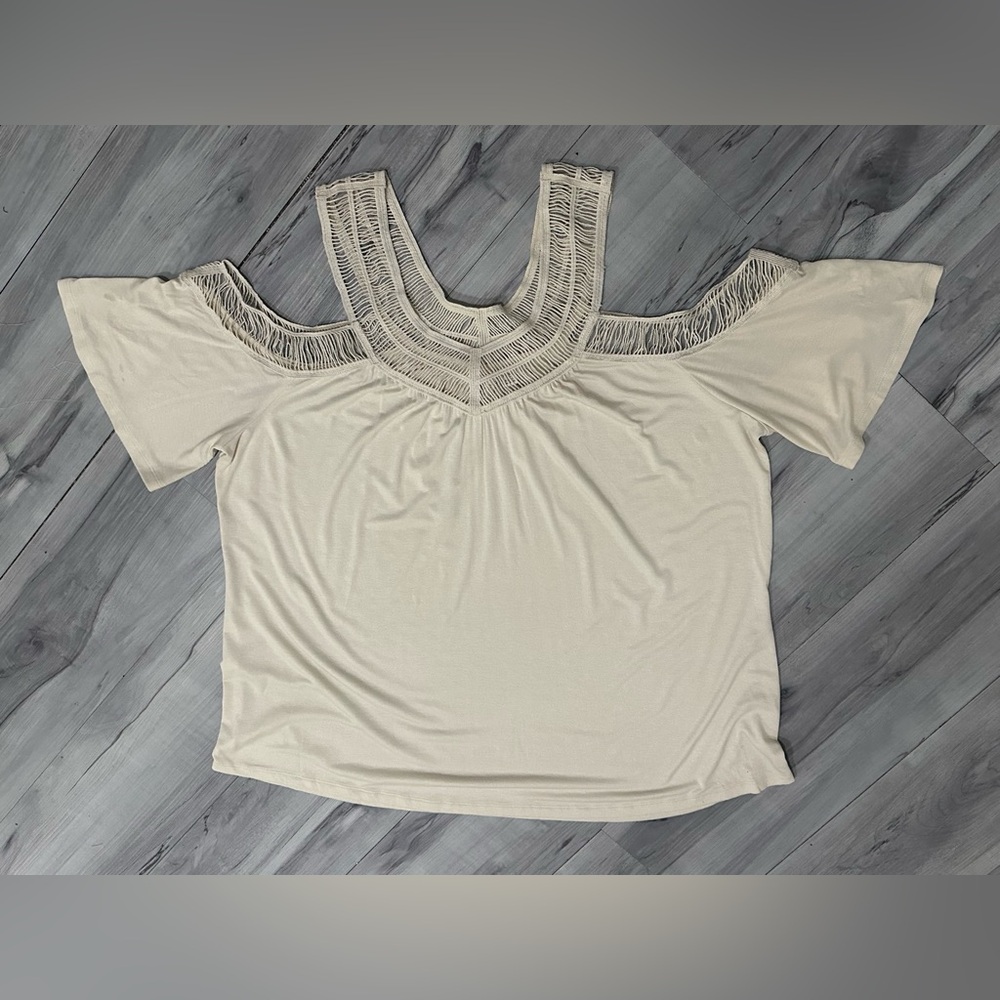 C‎ EST 1946 Ivory Cold Shoulder Blouse Egyptian Collar Top Women’s Size 18 / 20W